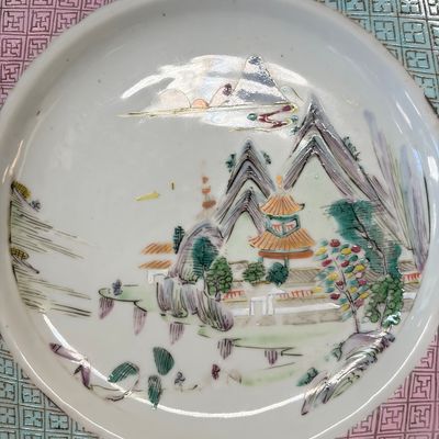 A collection of 13 Chinese famille rose 'Landscape' plates and dishes — 照片 28