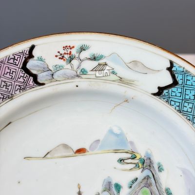 A collection of 13 Chinese famille rose 'Landscape' plates and dishes — 照片 37