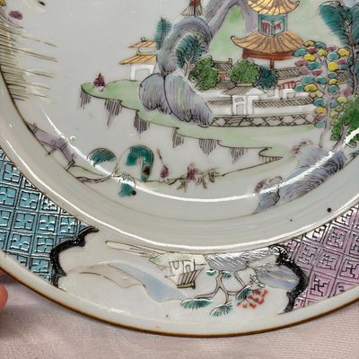 A collection of 13 Chinese famille rose 'Landscape' plates and dishes — 照片 39