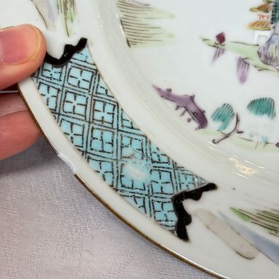 A collection of 13 Chinese famille rose 'Landscape' plates and dishes — 照片 44