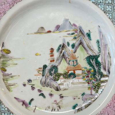 A collection of 13 Chinese famille rose 'Landscape' plates and dishes — 照片 53