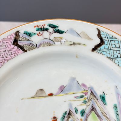 A collection of 13 Chinese famille rose 'Landscape' plates and dishes — 照片 54
