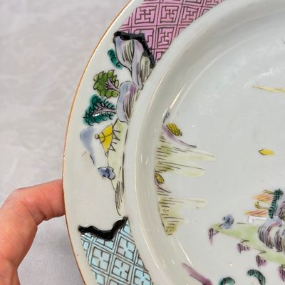 A collection of 13 Chinese famille rose 'Landscape' plates and dishes — 照片 58