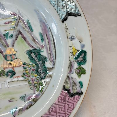 A collection of 13 Chinese famille rose 'Landscape' plates and dishes — 照片 60