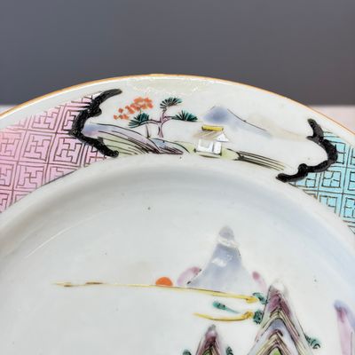 A collection of 13 Chinese famille rose 'Landscape' plates and dishes — 照片 68