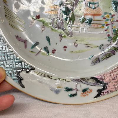 A collection of 13 Chinese famille rose 'Landscape' plates and dishes — 照片 70