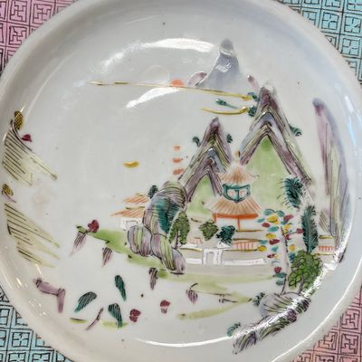 A collection of 13 Chinese famille rose 'Landscape' plates and dishes — 照片 71