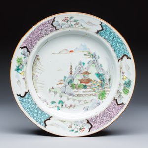 A collection of 13 Chinese famille rose 'Landscape' plates and dishes — 照片 12