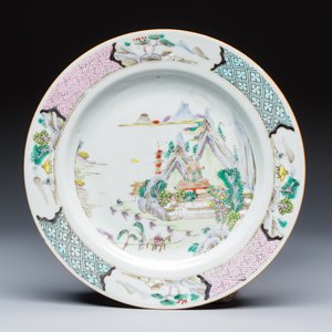 A collection of 13 Chinese famille rose 'Landscape' plates and dishes — 照片 18