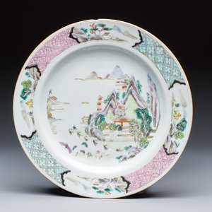 A collection of 13 Chinese famille rose 'Landscape' plates and dishes — 照片 20