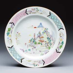 A collection of 13 Chinese famille rose 'Landscape' plates and dishes — 照片 10