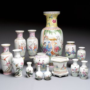 A collection of 13 Chinese famille rose vases and a jardinière, Qianlong mark, 20th C. — photo 1