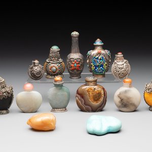 A collection of 13 Chinese snuff bottles, 19/20th C. — photo 1