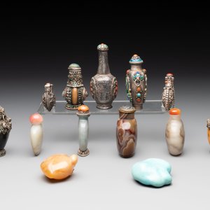 A collection of 13 Chinese snuff bottles, 19/20th C. — photo 4
