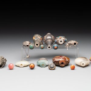 A collection of 13 Chinese snuff bottles, 19/20th C. — photo 5
