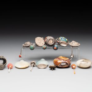 A collection of 13 Chinese snuff bottles, 19/20th C. — photo 6