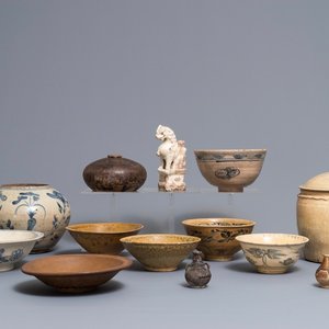 A collection of 13 Vietnamese wares, mostly 14/15th C. — 照片 1
