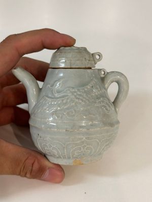 A collection of 14 Chinese ding-type and white-glazed wares, Song/Ming — photo 1