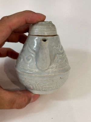 A collection of 14 Chinese ding-type and white-glazed wares, Song/Ming — photo 2
