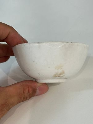 A collection of 14 Chinese ding-type and white-glazed wares, Song/Ming — photo 52