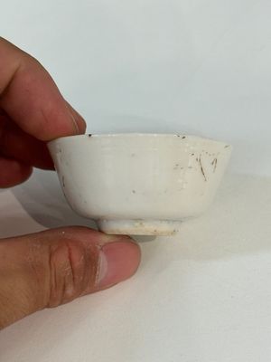 A collection of 14 Chinese ding-type and white-glazed wares, Song/Ming — photo 55