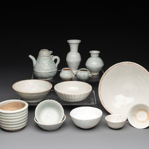 A collection of 14 Chinese ding-type and white-glazed wares, Song/Ming — photo 1