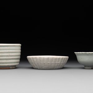 A collection of 14 Chinese ding-type and white-glazed wares, Song/Ming — photo 14