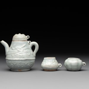 A collection of 14 Chinese ding-type and white-glazed wares, Song/Ming — photo 2