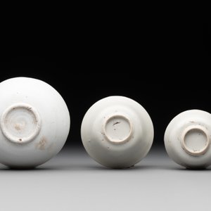 A collection of 14 Chinese ding-type and white-glazed wares, Song/Ming — photo 22