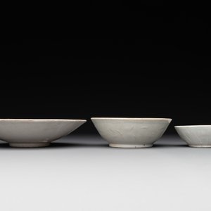 A collection of 14 Chinese ding-type and white-glazed wares, Song/Ming — photo 23
