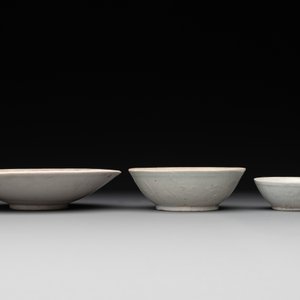 A collection of 14 Chinese ding-type and white-glazed wares, Song/Ming — photo 25