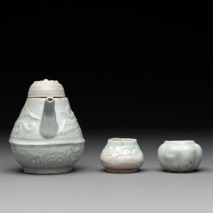A collection of 14 Chinese ding-type and white-glazed wares, Song/Ming — photo 3