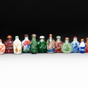 A collection of 14 Peking glass snuff bottles, 19/20th C. — photo 1