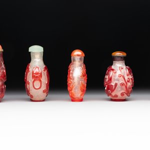 A collection of 14 Peking glass snuff bottles, 19/20th C. — photo 11