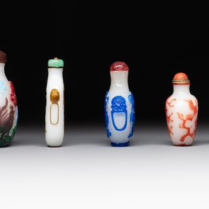 A collection of 14 Peking glass snuff bottles, 19/20th C. — photo 15