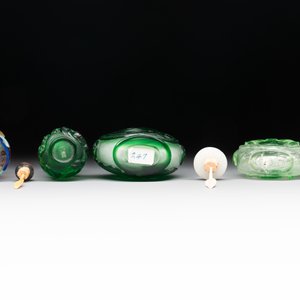 A collection of 14 Peking glass snuff bottles, 19/20th C. — photo 7