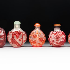 A collection of 14 Peking glass snuff bottles, 19/20th C. — photo 10