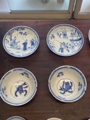 A collection of 15 Chinese blue and white cups and 19 saucers, Kangxi/Yongzheng — photo 19