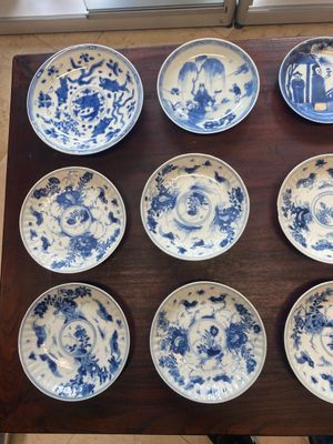 A collection of 15 Chinese blue and white cups and 19 saucers, Kangxi/Yongzheng — photo 2