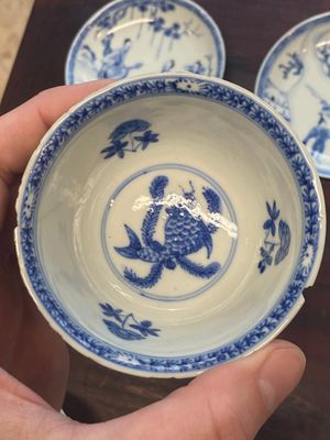 A collection of 15 Chinese blue and white cups and 19 saucers, Kangxi/Yongzheng — photo 33
