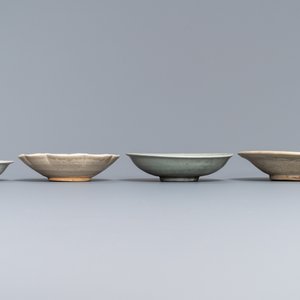 A collection of 15 Chinese celadon- and cream-glazed wares, Song and later — 照片 2