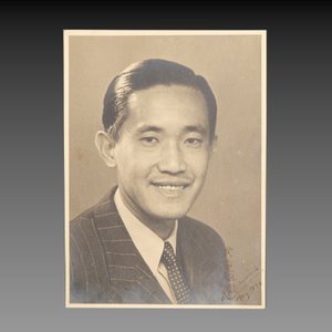 A collection of 15 photos and postcards of Kho Sin-Khie or Xu Chengji 許承基, mid 20th C. — photo 5