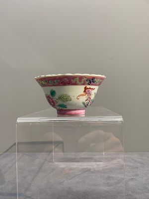 A collection of 16 Chinese famille rose wares for the Straits or Peranakan market, 19th C. — photo 10