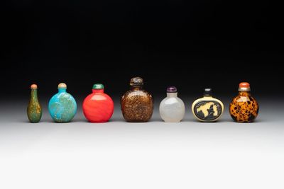 A collection of 16 Chinese Peking glass snuff bottles, 19/20th C. — photo 2