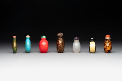A collection of 16 Chinese Peking glass snuff bottles, 19/20th C. — photo 3