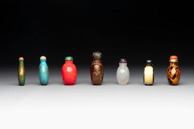 A collection of 16 Chinese Peking glass snuff bottles, 19/20th C. — photo 5