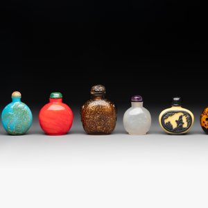 A collection of 16 Chinese Peking glass snuff bottles, 19/20th C. — photo 2
