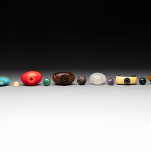 A collection of 16 Chinese Peking glass snuff bottles, 19/20th C. — photo 6