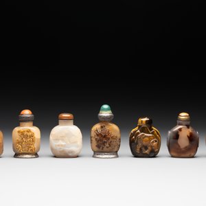 A collection of 16 Chinese precious stone snuff bottles, 19/20th C. — photo 2