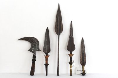 A collection of 16 various African tribal knifes and spears, 19/20th C.